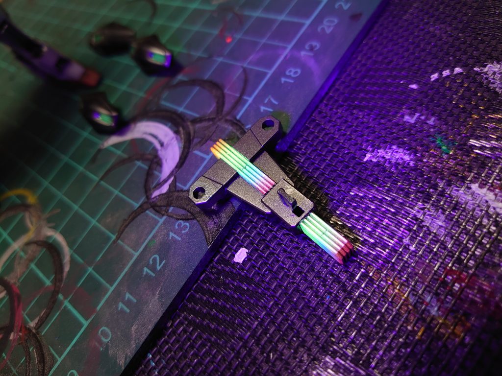 シールド台座に蛍光塗装。