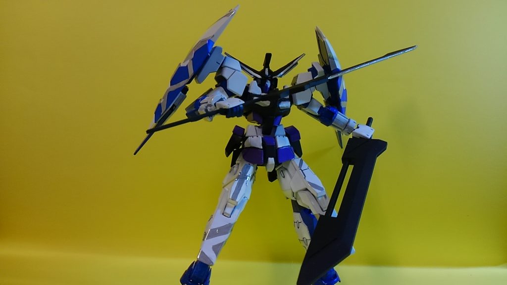 背中に背負う大剣も使用可能。ウェアの元ネタは「ガン×ソード」のダン・オブ・サーズデイ。