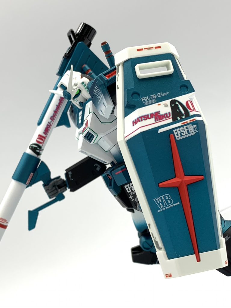 ミクさんのシルエットを使用したデカール を自作。1/144だとちょっと解像度的に厳しいですね。やはりこの手の作品はMGサイズ以上でやりたいところ。