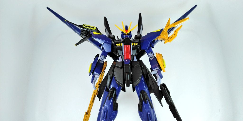 ソードとランチャーに相当する部位は原作のブラックストライクでは元の色だが、今回はパーフェクトストライクルージュを参考にして、ティターンズ感のあるイエローとブラックで塗装。