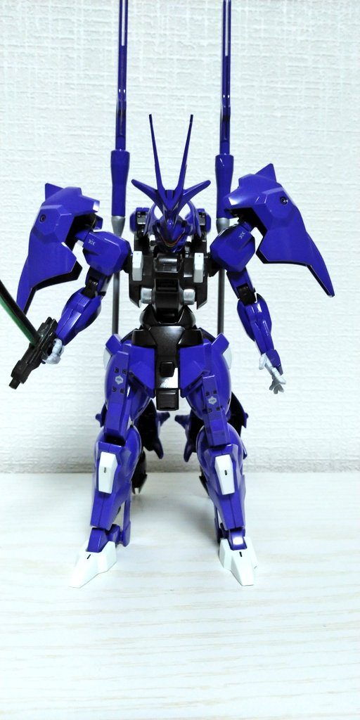 ダリルバルデとディランザのミキシング。見切れている刀には、プレバンで買えなかった「水星の魔女拡張セット１」への恨みが込められている。