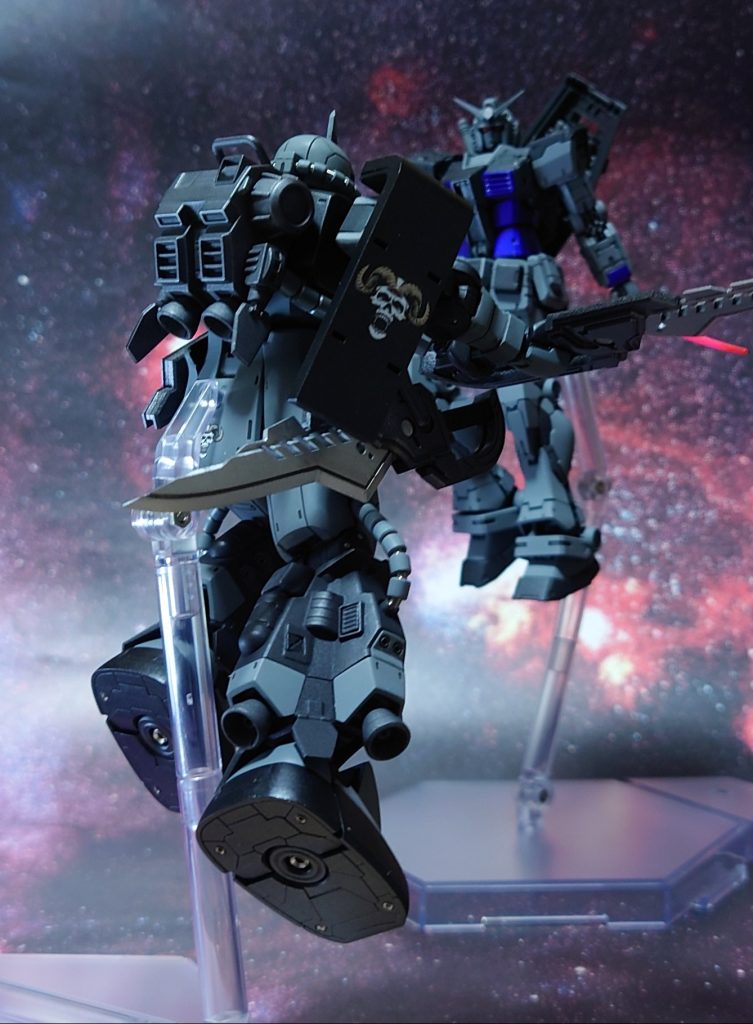 “あれが、連邦の灰色…”対峙する灰と灰。