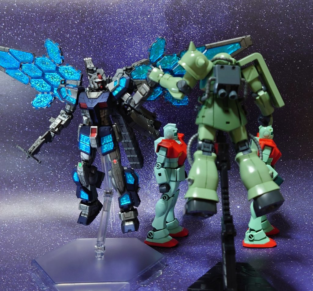 遙か未来、宇宙開発の現場。人型の巨大な兵器“モビルスーツ”が、武器を持たず、協力しあって仕事にあたっていた。