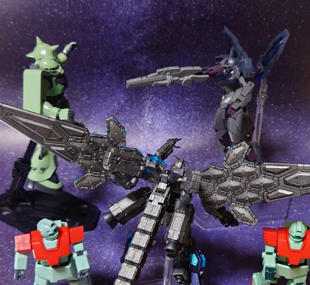 しかし、そこに現れた謎の機動兵器。一見、“モビルスーツ”のようだが、こちらの言葉を聞き入れず、攻撃を仕掛けてきた。