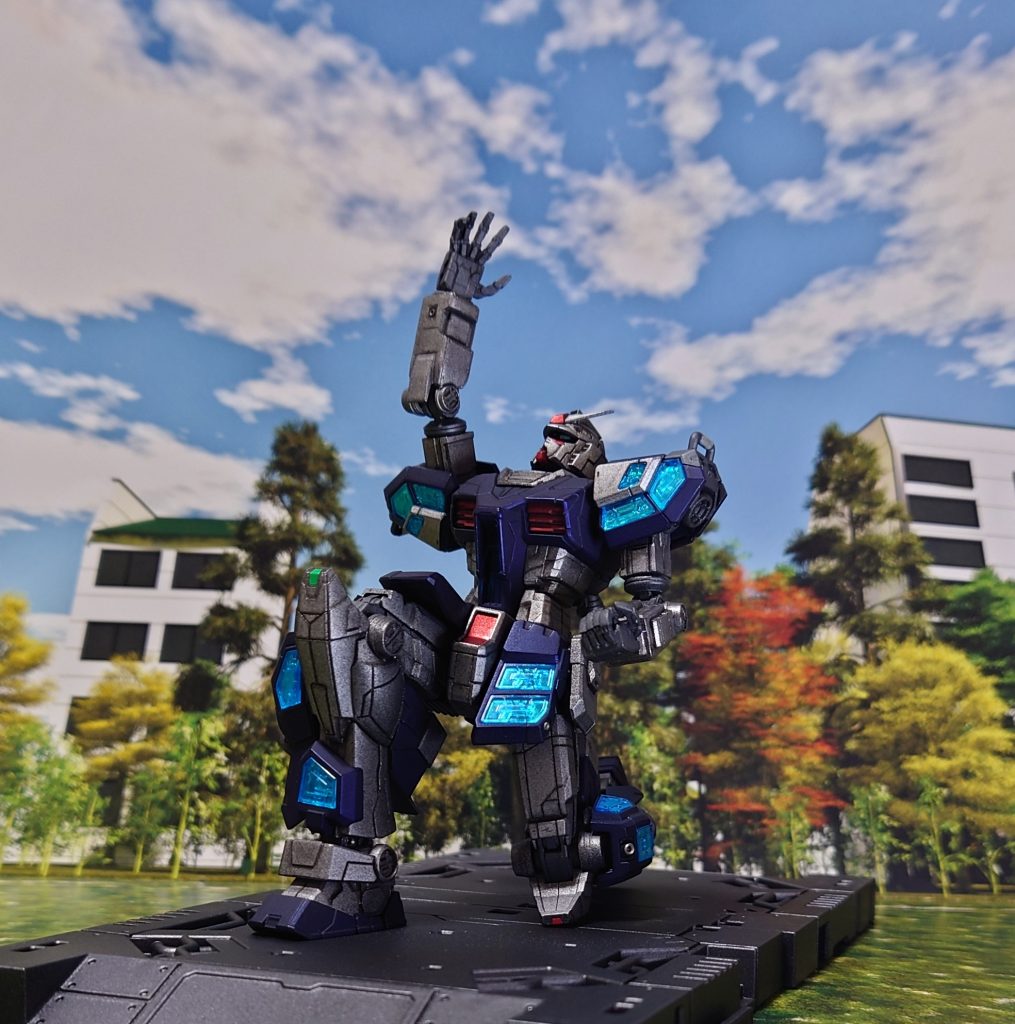 大阪万博ガンダム立像のポーズで終わり。