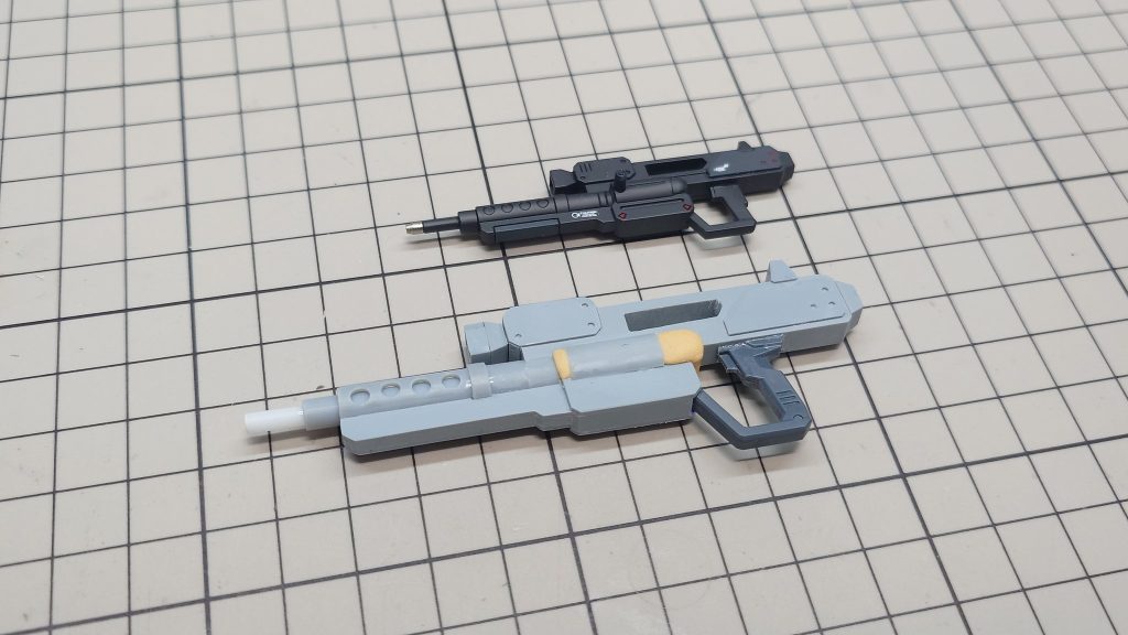 ライフルはグリップ以外をすべてプラ板、プラ棒、パテを使い制作ディテールアップ等をこの写真の跡にさらに加えています。