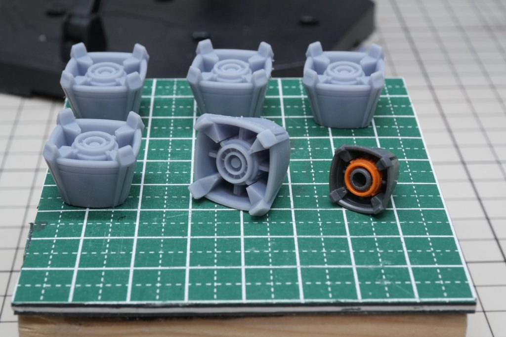 ガンバレルストライカーのスラスター アールの着いた特徴的な形状が5個必要なので3Dデータを作成し印刷。あまり使わないので結構時間がかかりました。