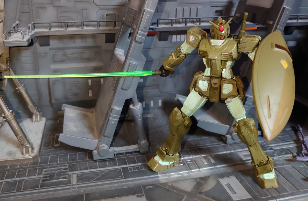 ガンダム（ジオン公国仕様）–3枚目/制作者：アレス