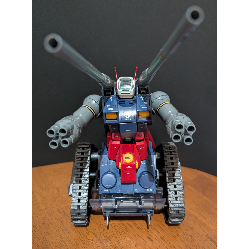 正面からぱっと見、普通のガンタンクっぽく見えますね。先日、錦糸町でタンクジオラマレースというイベントがあり、このガンタンクを持ち込み参戦してきました。ラジコン操作は禁止の条件なので、スタート位置を決めたら、あとは運を天に任せるだけというものでした。ガンタンク、発進します!(結果は・・・!?)https://youtu.be/uBaAyRvJb5A?si=mDqICZGYPjG2toJq