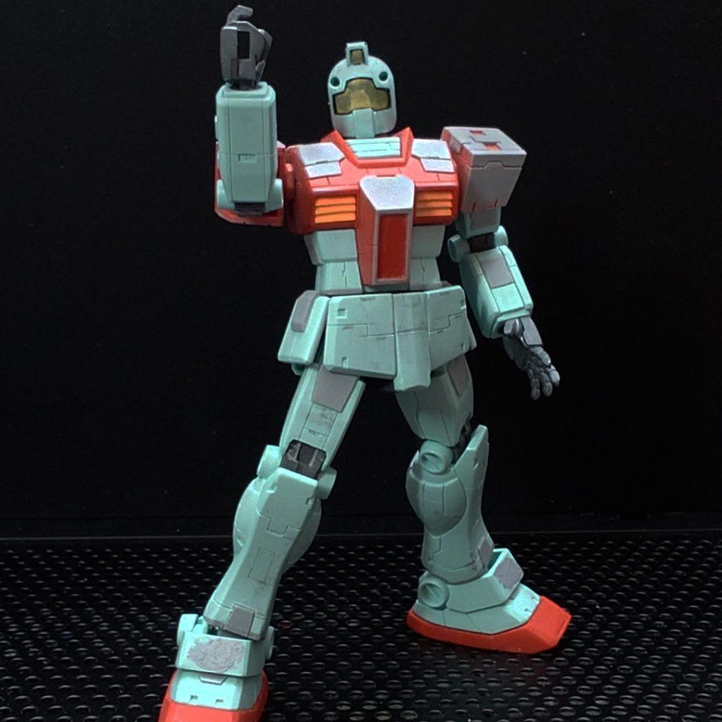 肩関節の可動は付け根にブロックを残したのでそれほど大きく動くようにはなっていませんが、それでも背筋が伸びたように見える程度には前後上下に可動できるようになりました。おかげで「トゥース」もこの通りです。  