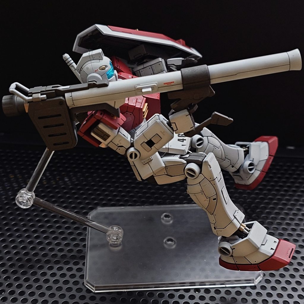 バズーカ持ちの図 その2。横からのほうが、メカメカしい雰囲気が出てるかな...     