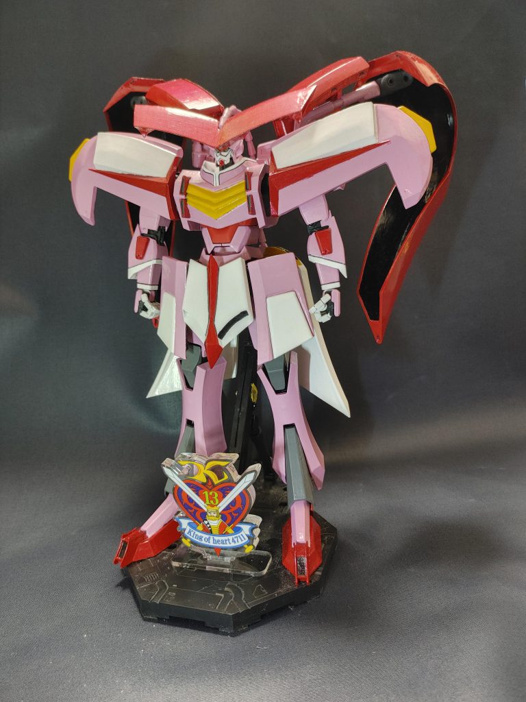 正面。ちょっと塗りが甘いですね・・・とりあえず設定画の再現と可動を目指しました。