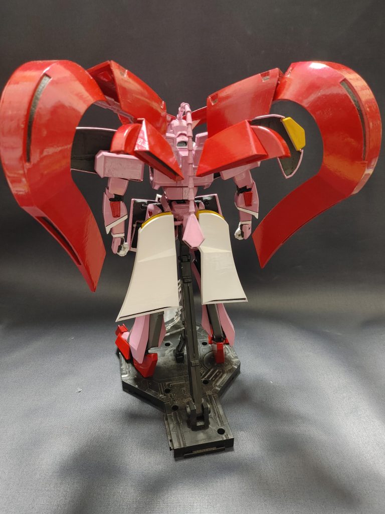 後ろ。特徴的な辮髪も再現し、針金である程度曲がります。