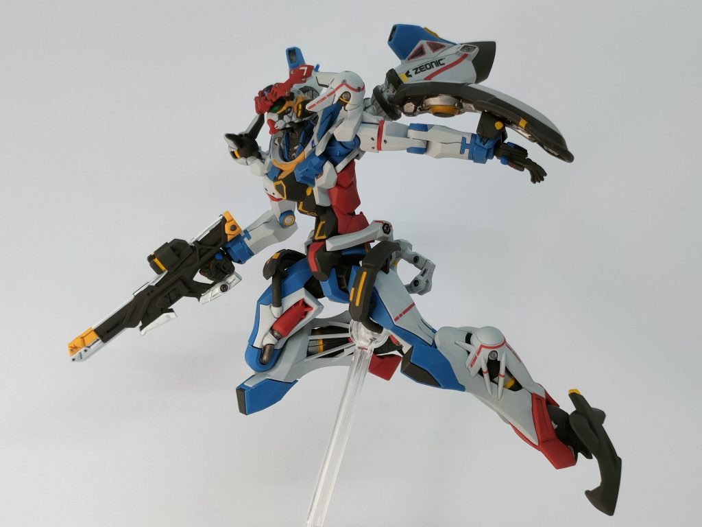 バックパック?のZEONICがお気に入り赤いラインのみ付属シールを使っています。