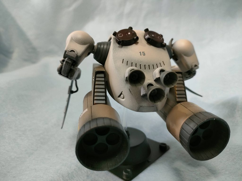 「背中のブチブチの赤いこぶ」も捨てがたいですが、よりリアルに、自作スラスターパーツに換装。