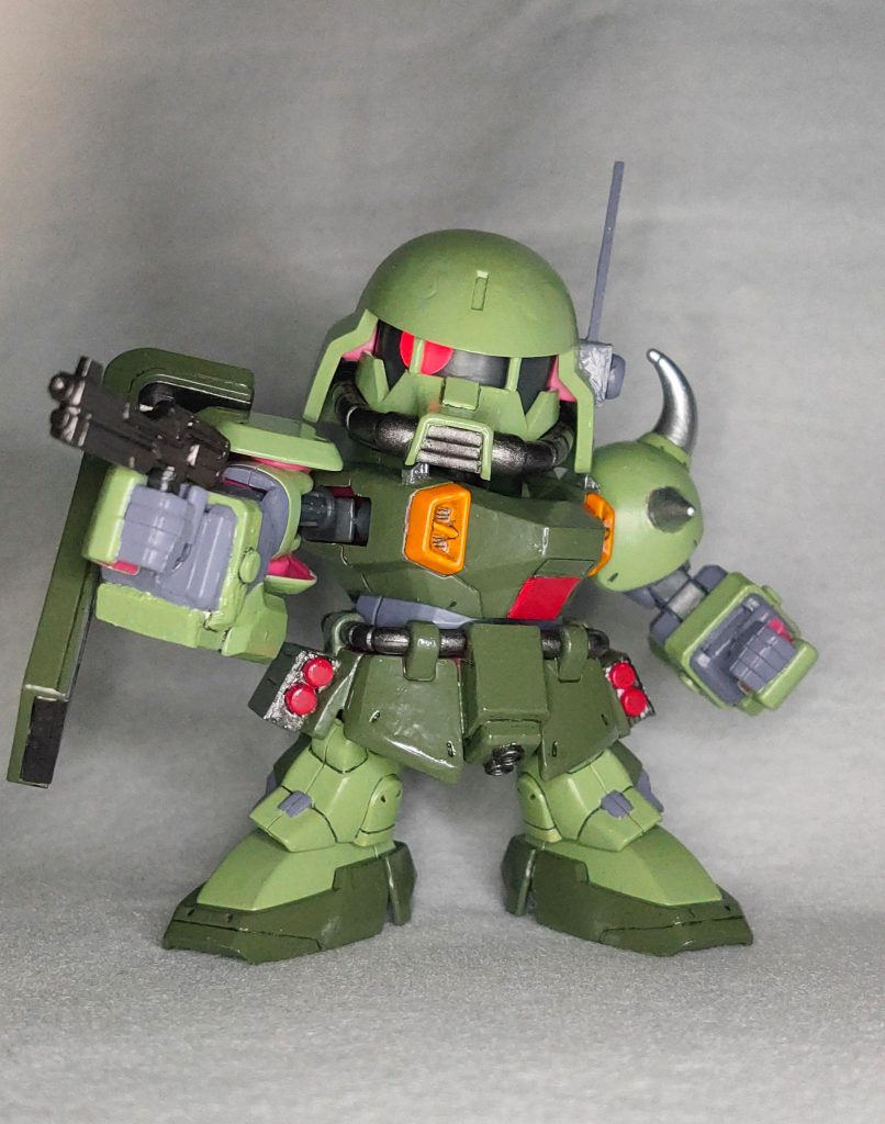 メイン装備は専用大型ビームライフル、ビーム突撃銃、76mmマシンガン内装防盾補助武器にビームサーベル、ビームガンを装備 