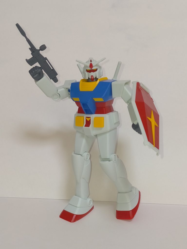 リバイバルおっちゃん45年の歳月を経ていろプラでまさかの復活。造形はゆるいノッペリーヌでディテールなんてのもなし。可動範囲だってたかが知れてる。良く言えば懐かしく言い方を替えると時代遅れ。でもいいんです。これはそんな旧キット雰囲気を現代の技術で楽しむためのものなんだから。