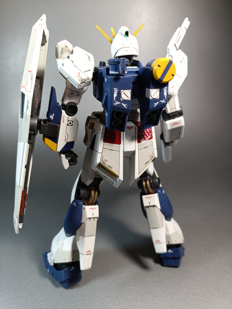 デカールはRGνガンダムのものを使用しました。