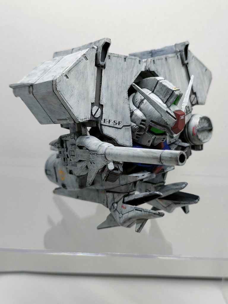 書きたい事がたくさんありますね…相変わらず厚塗りで筆ムラが目立ちます!!途中墨入れをどうするか迷いガンダムマーカーの流し込み墨入れを初めて使用。消しゴムで消せるみたいでしたが…乾燥したら全然消えない!!乾燥する前に消しゴムで消す必要があったのかな(^_^;)かなり落ち込み…すべてではありませんが、リカバリー作業で時間が掛かりました。