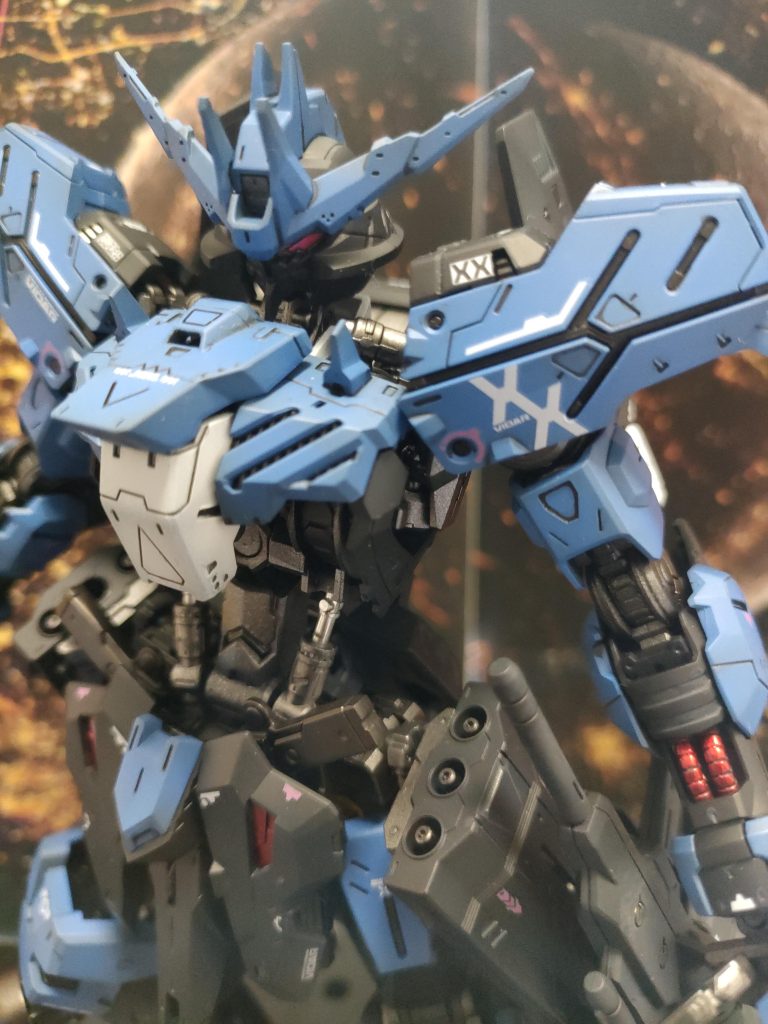 写真によってブルー部分の色が・・・。実物のほうがカッコいい気がする。