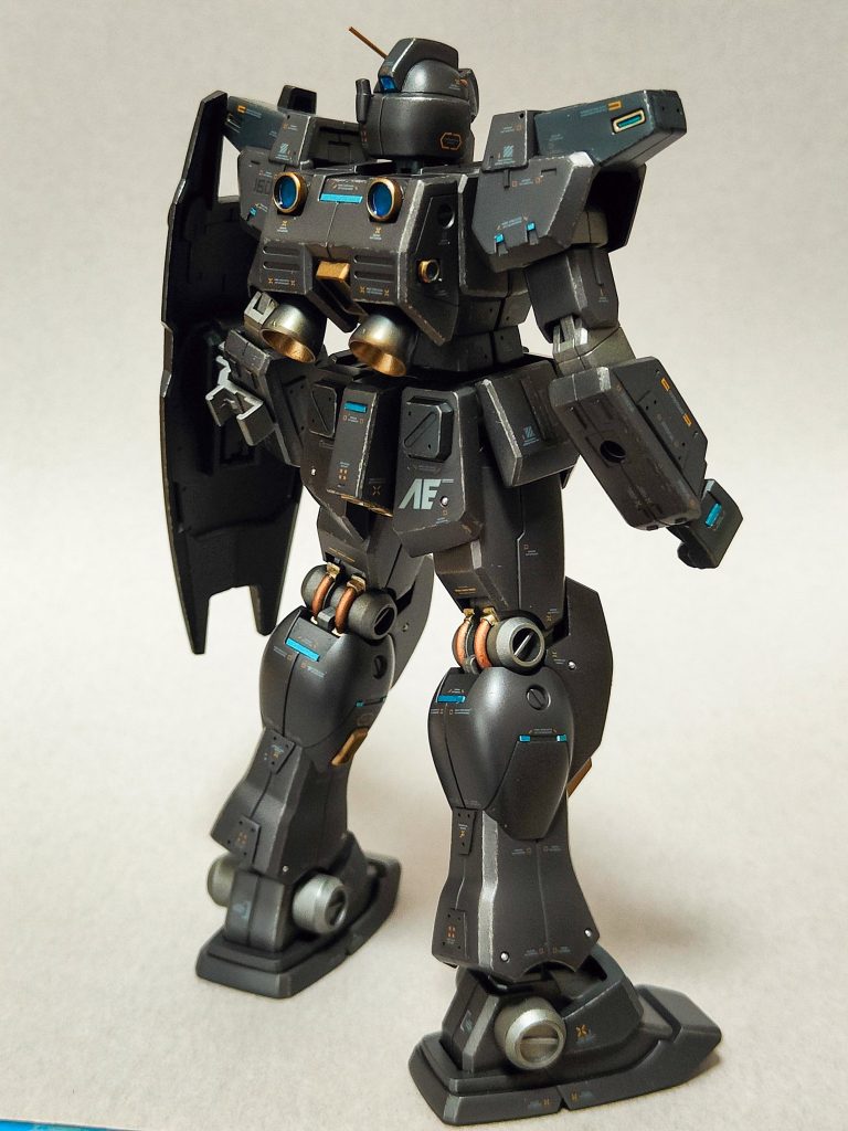 デカールは100枚以上貼ってますが、目立たない色を使用してうるさくならないようにしました。