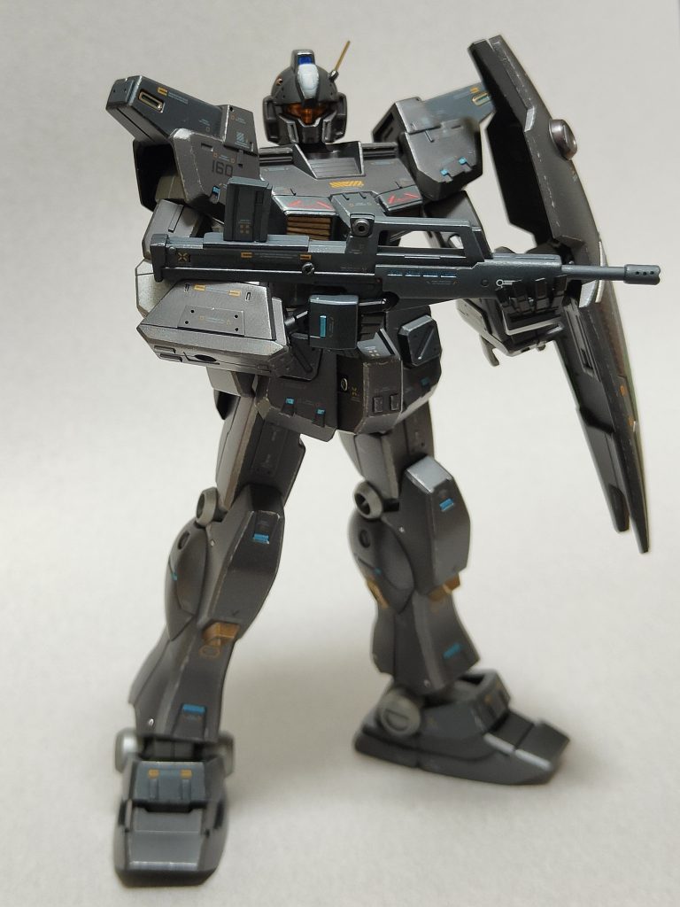 ビームライフルのマガジンは上部に移設しました。