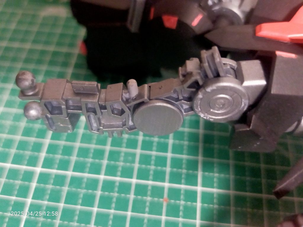 グレイズのフレームにネオジムを仕込み、ZZの足を被せてます。教えてもらい知らない発想に感動しました！