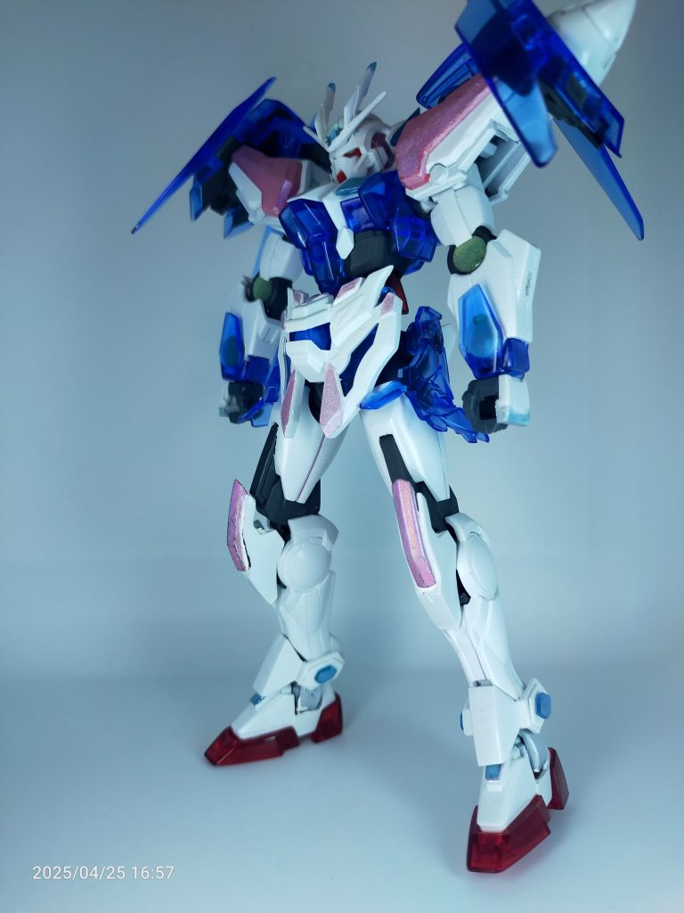 使用キットは頭 エクシア+ダブルオーダイバー胴、腕、足、バックパック ダブルオーダイバー肩、膝 ビルドストライクeg手 ビルドストライクフロント、サイドスカート 諸葛孔明フリーダム