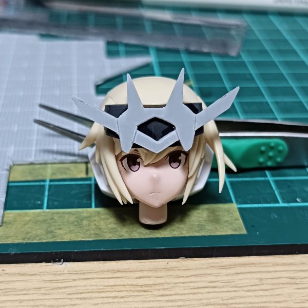 あのバイザーが気に入らんかったのでそれっぽいのを作りました。髪色もちょっと変えてみようかと。本体さえ大破してなければこの直しだけで終わったものを(gundam-kao4)