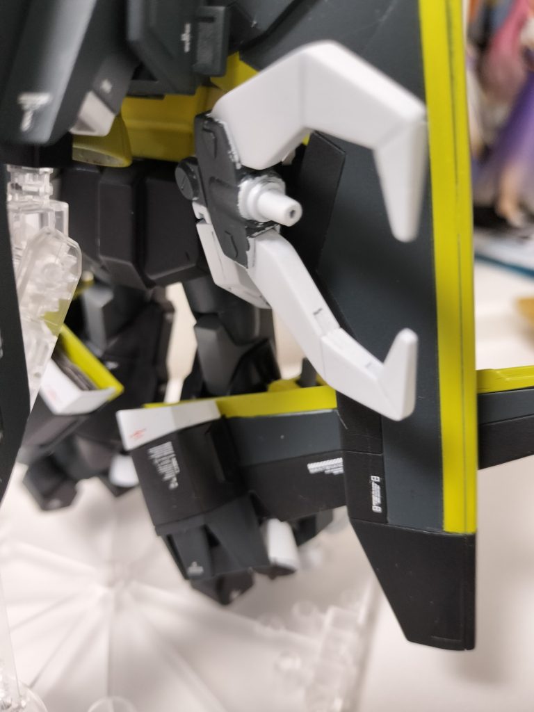 足部の翼部分はHGストライクルージュIWSPから持ってきました。
