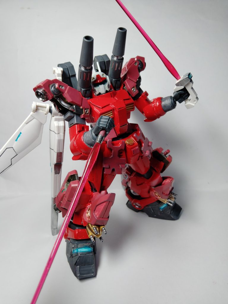 デミバーディングのサーベルとサテライトに付いてるビームソードで二刀流