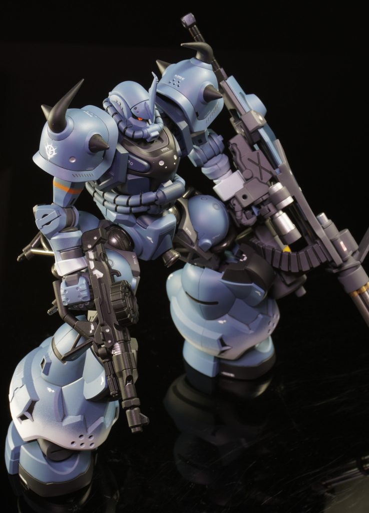 ●ディティールアップ肩とスネに大好きな5連ブチ穴を追加スパイクのシャープ化あとは塗分けでライン塗装して、腕と足の裾にホワイトでグラデーションを入れてます。主にグフカス・ディランザのパーツはパネルラインの彫りなおしをしております。