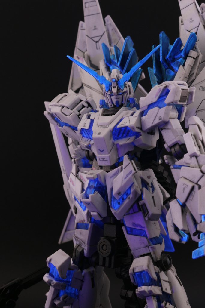 デカールも蛍光デカールを使用してますが余り目立たないですね。