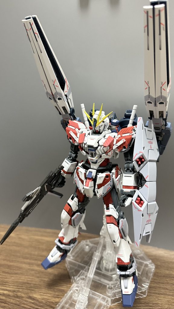 Ｂ装備にする時にサイコフレームを塗装しましたメタリックカラーのベルベットレッドですが思ったほどメタリック感はなかったでもピンクよりは好みの感じになりました