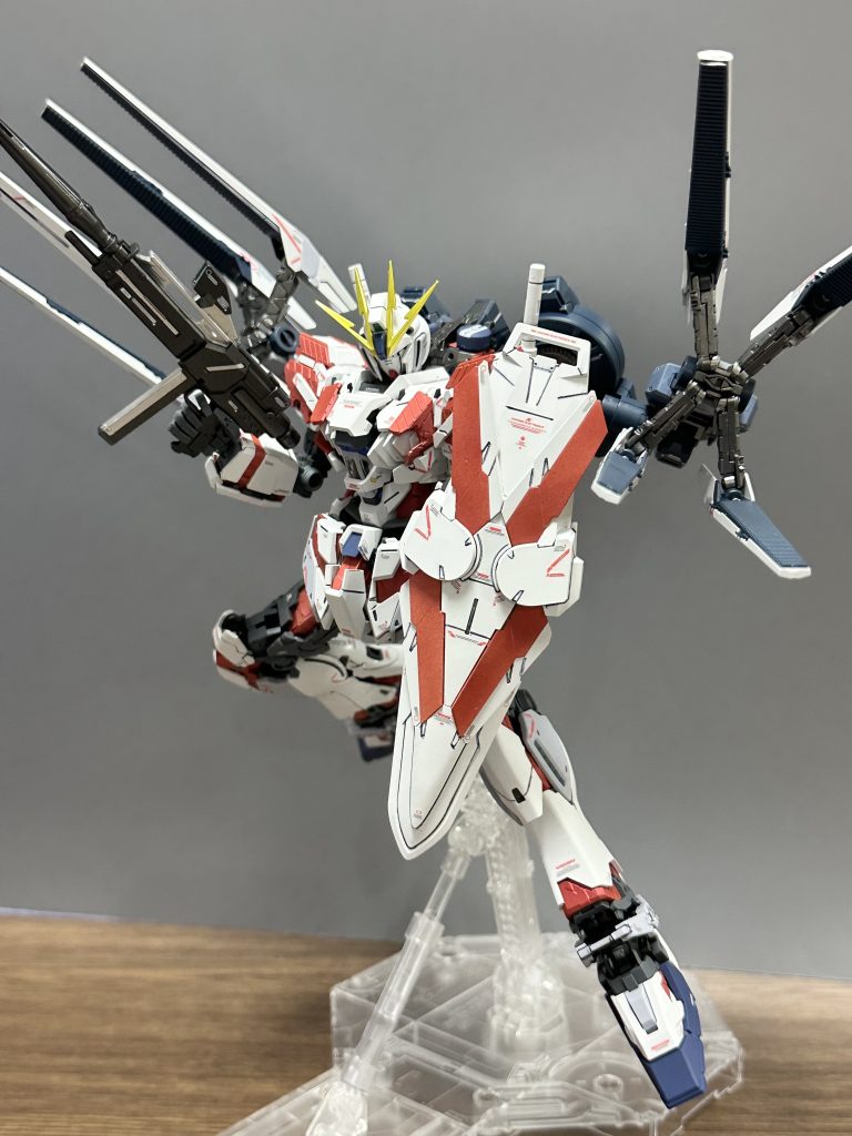 年末の大掃除で余剰パーツを捨てちゃったんでシールド左右に付けるのが無理に…やってもた😱