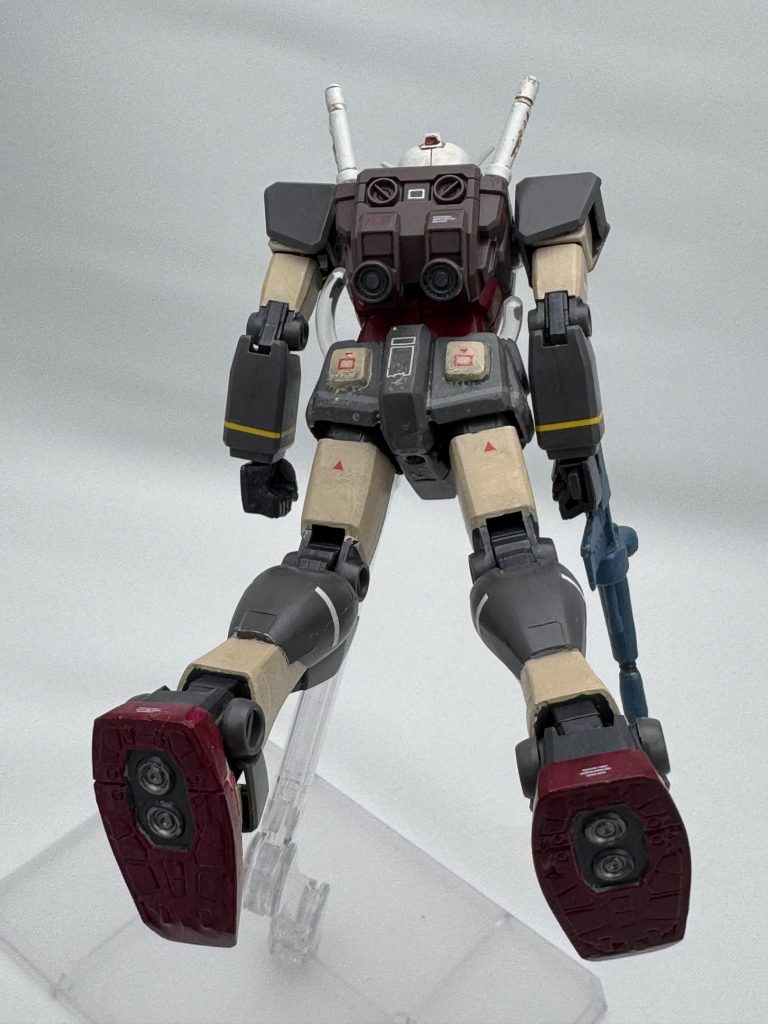 バーニアはメタリック塗装…赤はクレオスのマルーン、クリーム色っぽい白はセールカラー…だったかな?頭とかサーベルの白はGXクールホワイト尻のところはクリアー吹き付け失敗してる…