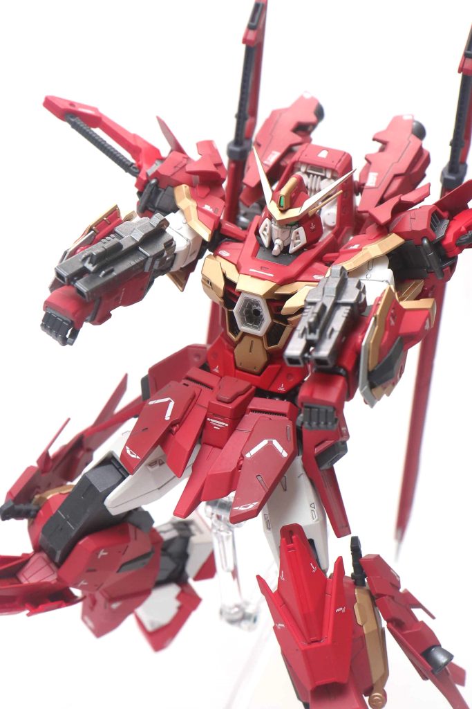 小型レールガンを追加し、中〜近距離戦闘を得意とします。