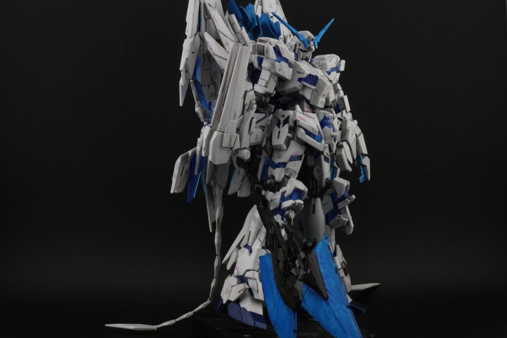 ユニコーンとバンシィは組んだ事がありますが、Hgユニコーンの様な関節不安定さはありませんでした