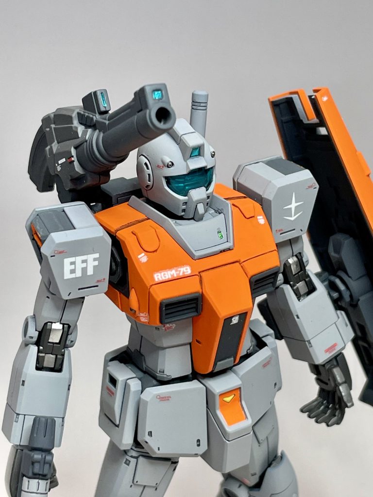 なるべく面出しして、肩やふんどしのバンダイエッジは削りました。仕上げに水性プレミアムの艶消しをエアブラシでトップコートしましたが、希釈が下手で、白化してしまったりして、個人的には苦手な塗料となりました…。