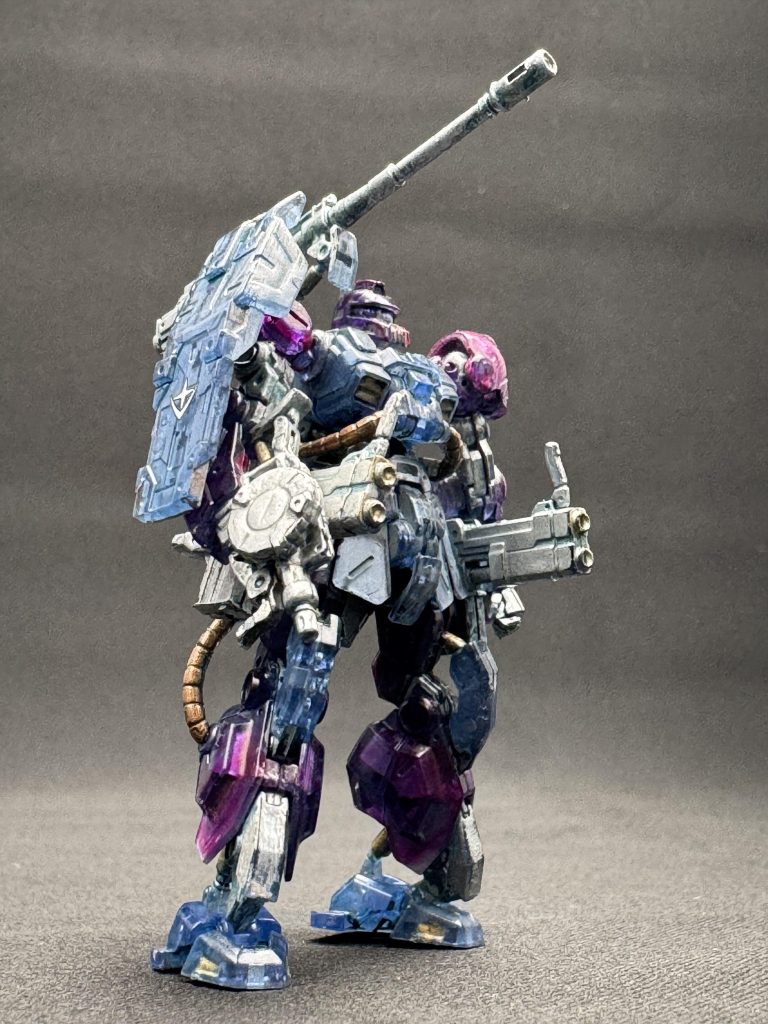 デカールは連邦の白デカールをシールドに貼ったのみ…小さいので貼れる箇所があまりない?