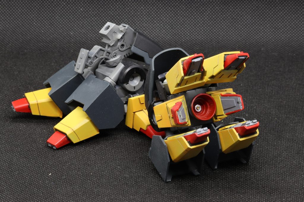 足指は可動化に挑戦しましたが制作者のレベルではこれが精一杯でした、、（ ;  ; ）次回は設定画のような折りたたみ構造にできるように精進いたします。