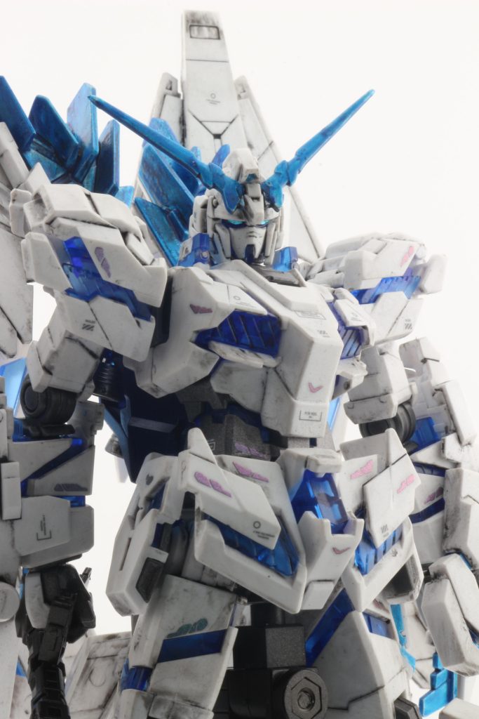 ブルーメタリックのパーツはシルバーの上からクリアブルー