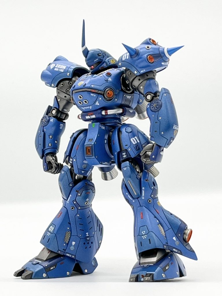 カラーリングはアクリジョンのメタリックとソリッドを混ぜた青色3種類の色でMETAL BUILDを真似ようとしたんですが、なかなか上手く行かず納得いくまで調合して2回ほど塗り直しました…    光の当たり具合でも変わるし何が正解なのか分からなくなりホント難しかったです。塗装前にMETAL BUILDの現物を1回で良いから生で見てみたかった…