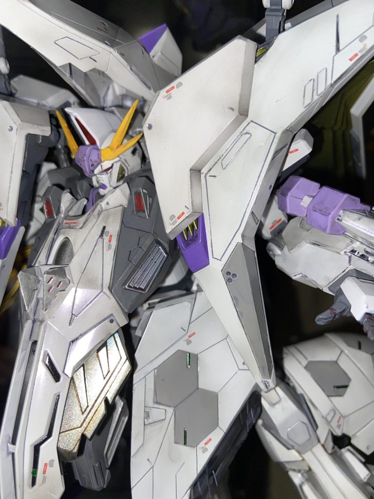 色は控えめで(gundam-kao3)