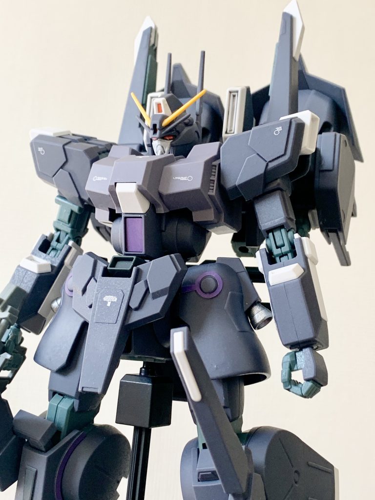 暗色系の機体はつや消しのマットな感じで仕上げるのが好きです。