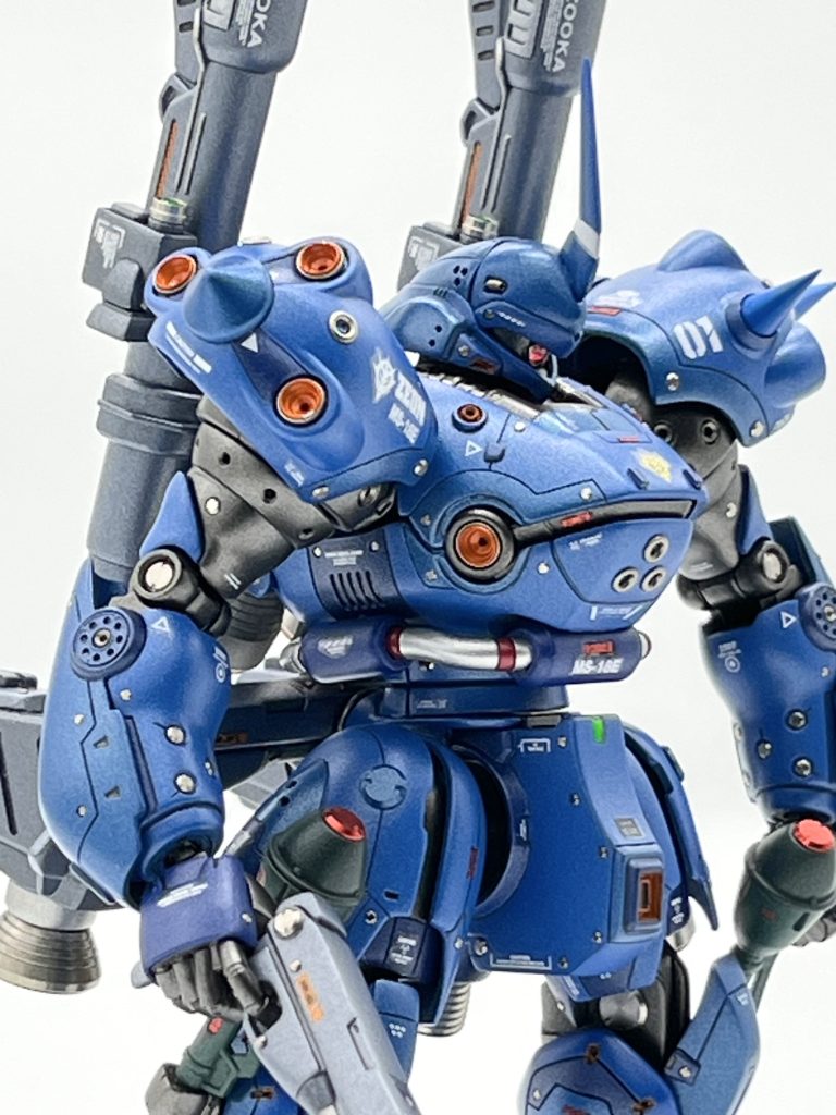 上半身前面ショットスタイルは胴体を2ミリ程度延長とショルダーパーツの接続軸を短くしてます。