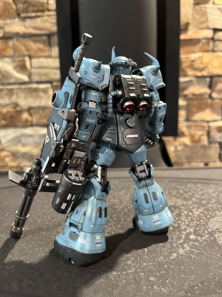 お次はバックショットです!今回ウェザリングの時に初めてガンダムマーカーのリアルタッチマーカーを使ってみました♪(๑ᴖ◡ᴖ๑)♪感想はとてもお手軽にリアルな汚しを表現できて良かったです(*´꒳`*)