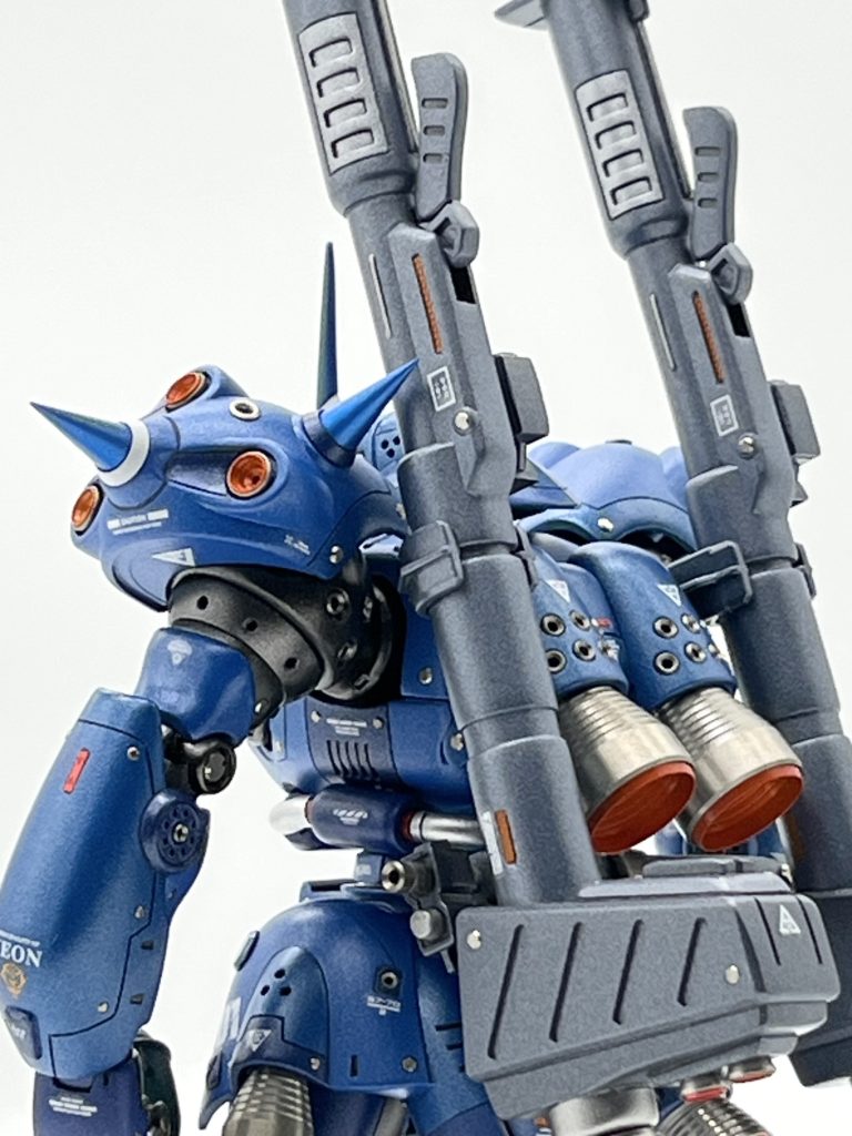 上半身背面ショット作ってる途中で穴を空け過ぎたかなと心配しましたが、全然大丈夫でしたw さすが穴の似合う機体ケンプファー‼️