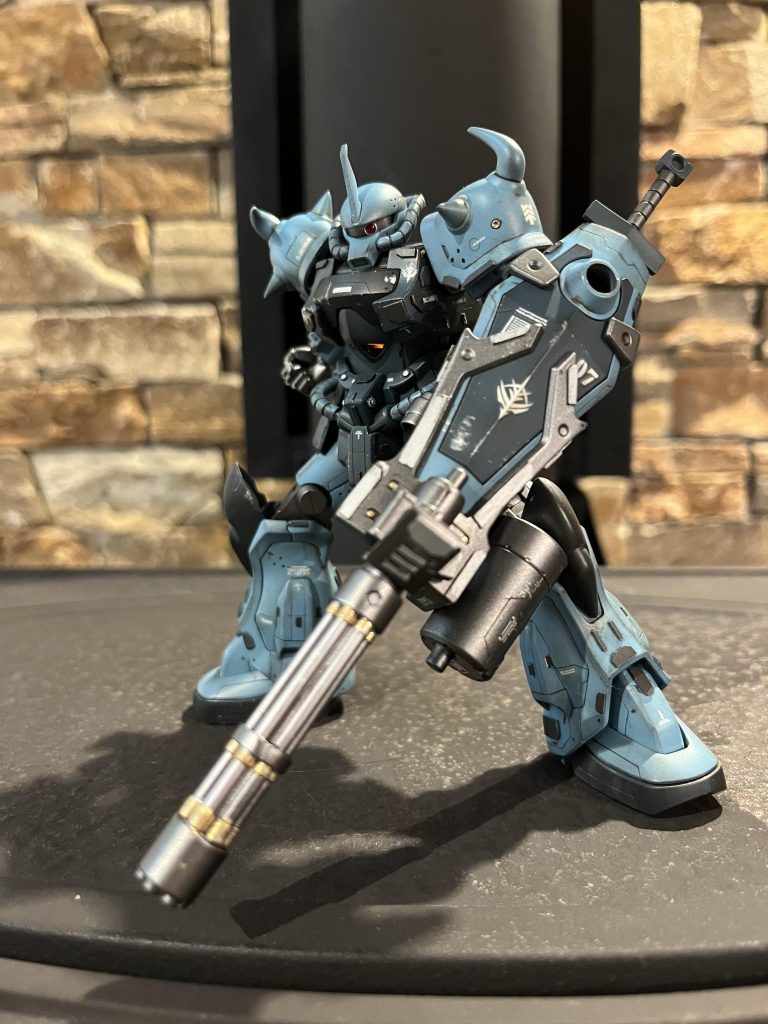 お次はガトリングシールドを構えてポージング!やっぱりグフカスタムと言ったらこの武器ですよね!