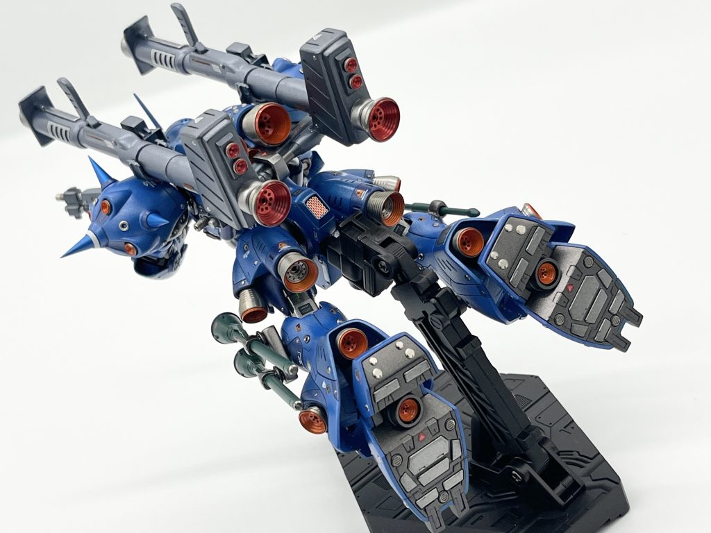 低空飛行　背面ショットメタルパーツスラスター数はギャプランの最高値29ケには届かず27ケで歴代2位‼️大量のスラスターはやはりテンション上がりますね⤴️